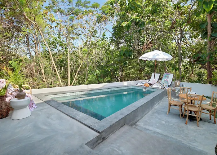 Melasti Wooden House Private Pool & Part Time Staff Villa *