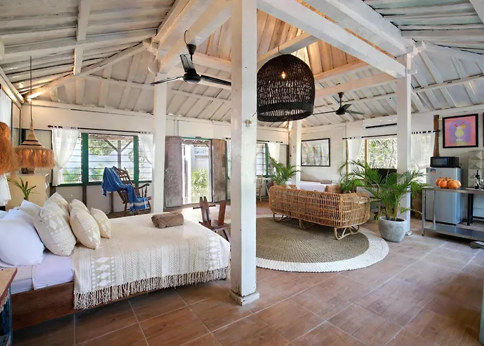 Melasti Wooden House Private Pool & Part Time Staff Uluwatu (Bali)