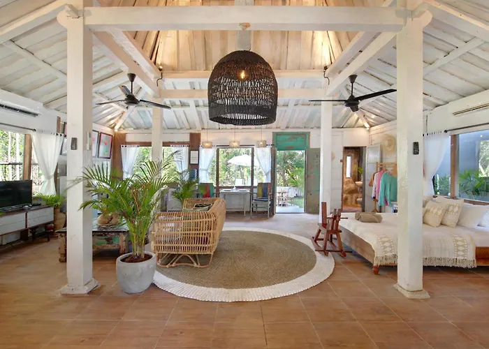 Melasti Wooden House Private Pool & Part Time Staff
