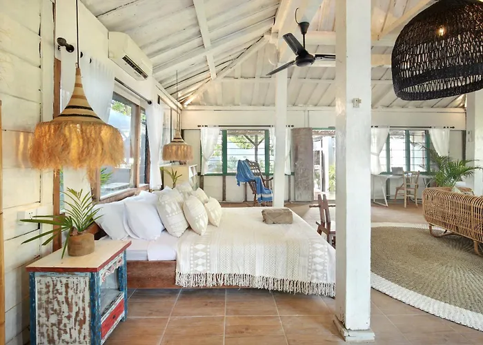Villa Melasti Wooden House Private Pool & Part Time Staff