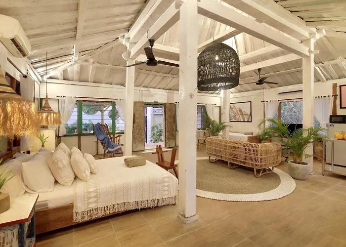Melasti Wooden House Private Pool & Part Time Staff Uluwatu (Bali)